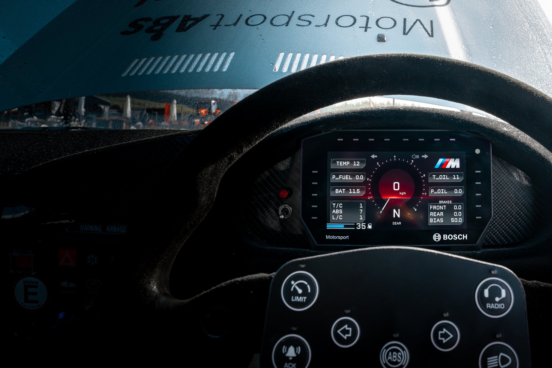 ddu 11 display with a red background seen through a steering wheel